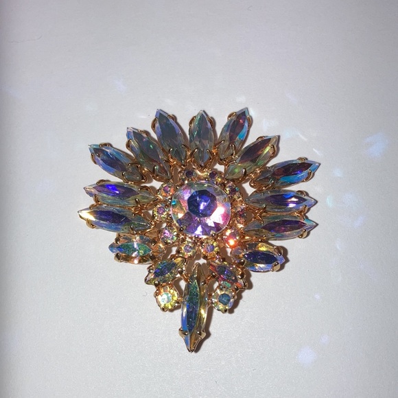 2 brooches one is a Triad signature cluster of rhinestones - Picture 3 of 8